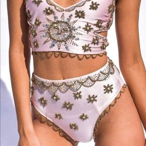 Her pony the label Ophelia bloomers